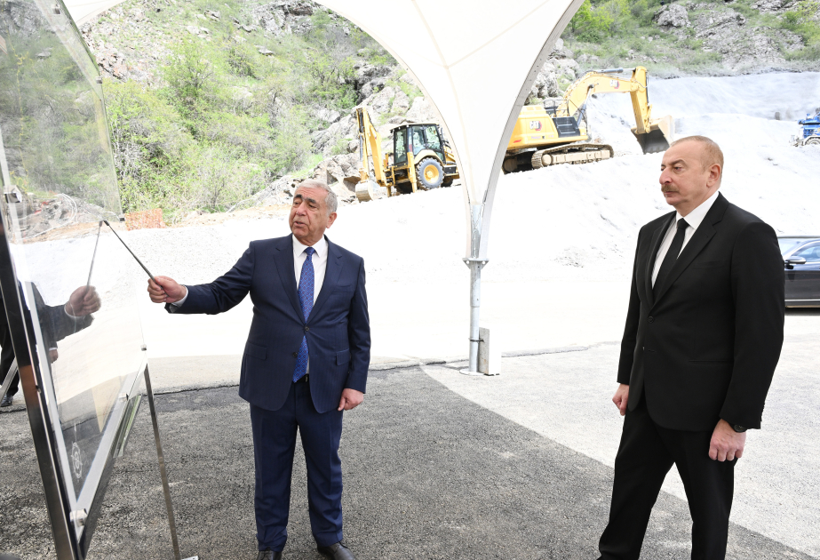 伊利哈姆·阿利耶夫总统视察汉肯德-舒沙-拉钦公路建设工程